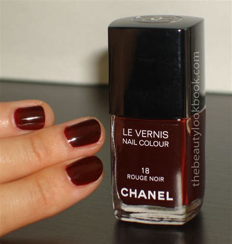 vernis chanel rouge noir 18